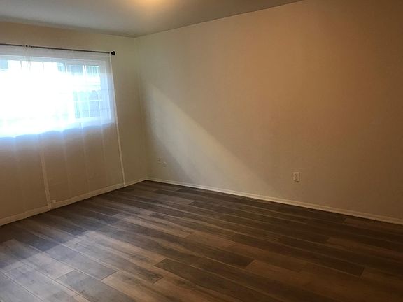 5th image of 1855 Yosemite Dr #2