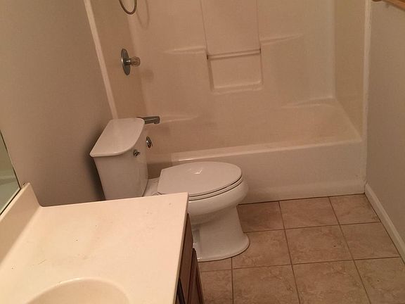 3rd image of 819 Valerie Ln