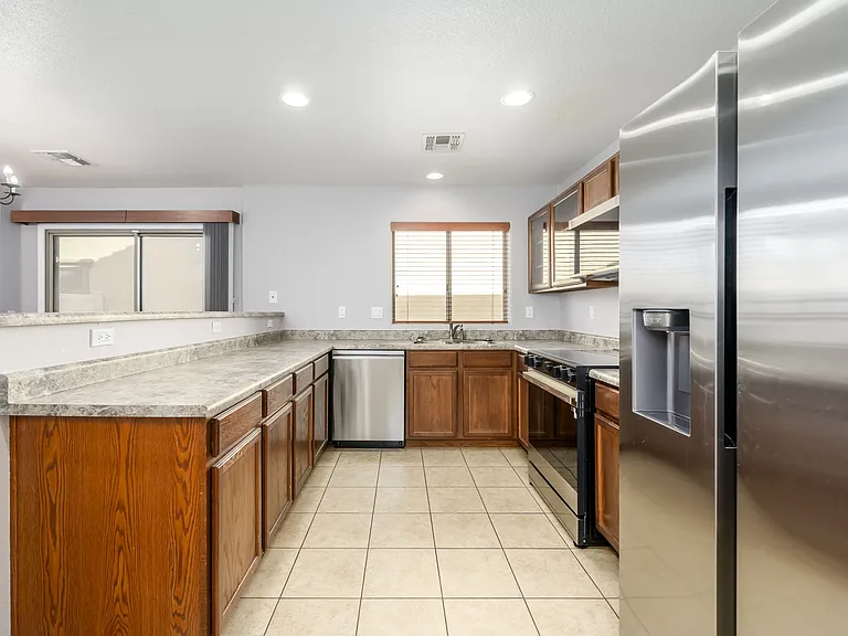 5815 E Grove Ave — Photo 5