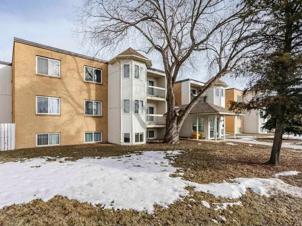 11440 40th Ave NW #204, Edmonton, AB T6J 0R5