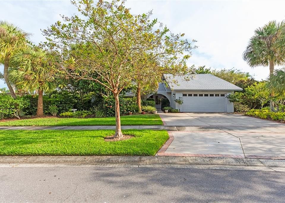 1st image of 6524 Waterford Cir