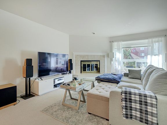 3rd image of 210 Boylston Ave E APT 203