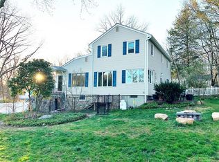 2 Lincoln Dr, Carmel, NY 10512