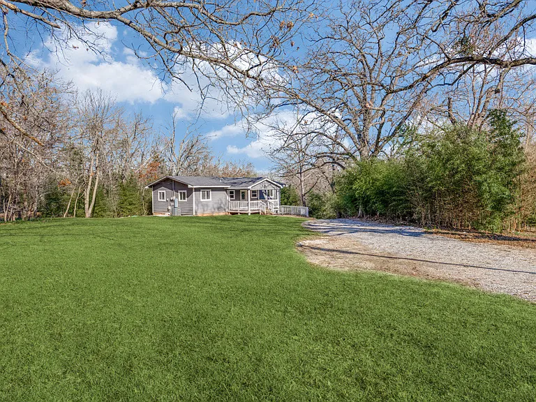 381 Hiland Acres Cir — Photo 2