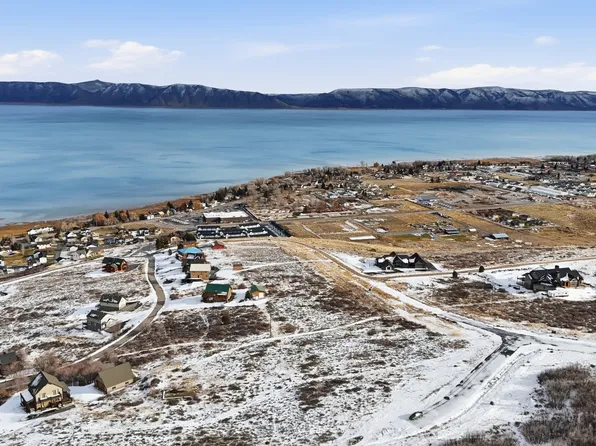 574 N Crestview Dr, Garden City, UT 84028