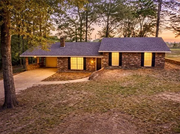 8425 Fairway Dr, Pineville, LA 71360