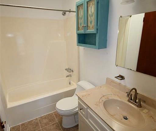 5th image of 1513 Chessington Ct