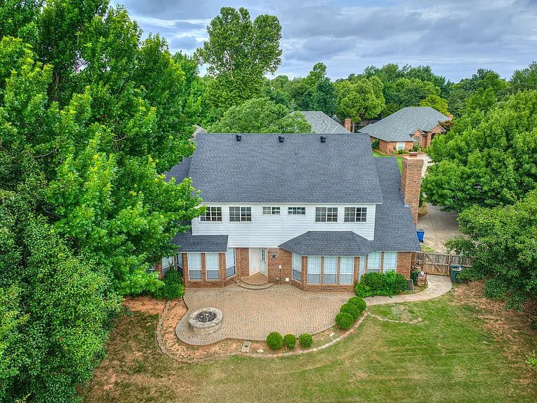 1104 Fox Lake Ln — Photo 42