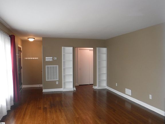 4th image of 222 Woodview Ave