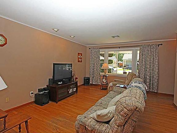 4th image of 605 Giuffrias Ave
