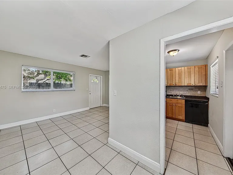 606 SW 16th St — Photo 8