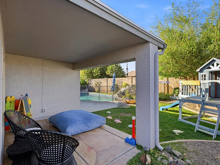 15276 W Watson Ln — Photo 11