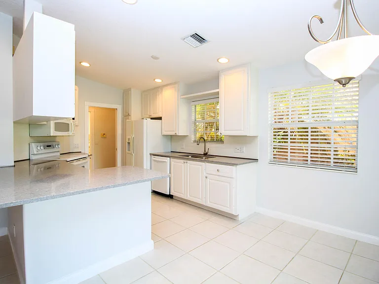 10882 SW Dardanelle Dr — Photo 18