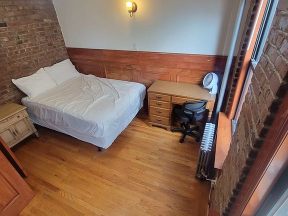 2nd image of 424 E 13th St APT 3