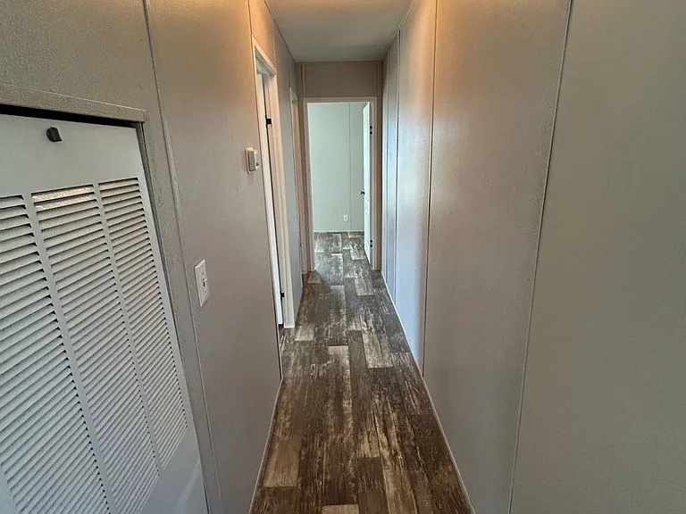 1106 Victoria St — Photo 4