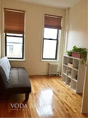 Rented by Voda Bauer Real Estate | media 12