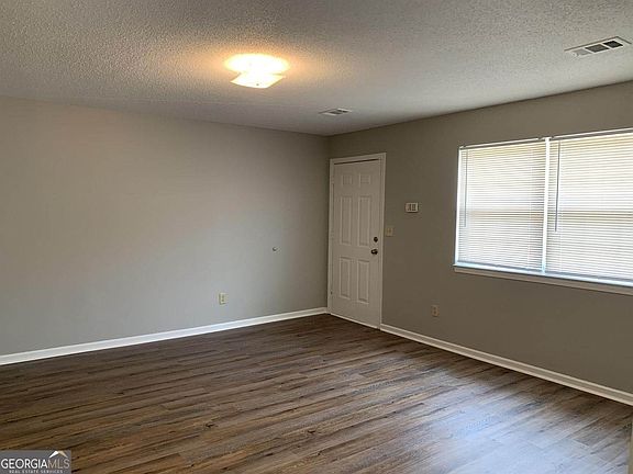 4th image of 704 Green St #B