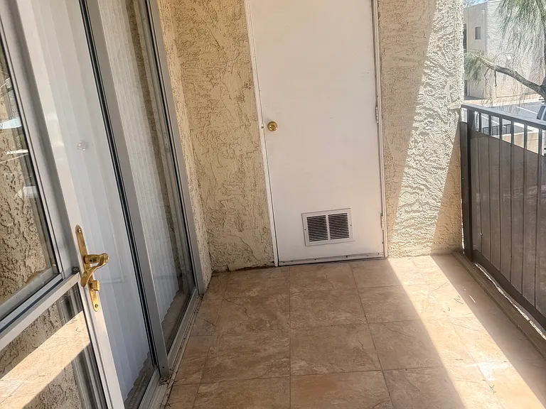 Cameron St — Photo 15