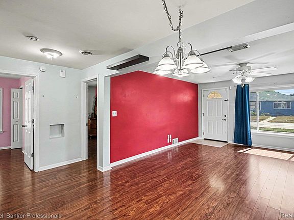 5th image of 20409 Colman St