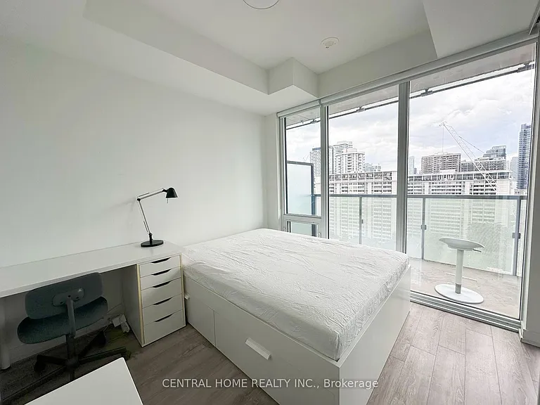 28 Wellesley St E #1602 — Photo 7