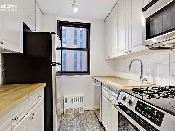 4th image of 1589 3rd Ave #23B