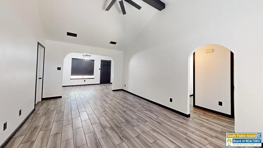 3 bed, 2.0 bath, 1160 sqft, $2,200 — Photo 2