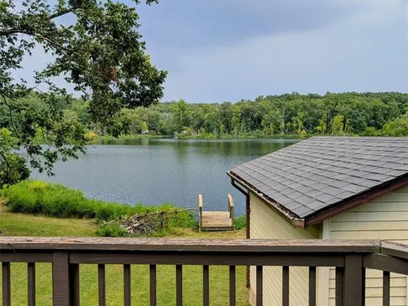 697 Parkers Lake Dr, Perryville, MO 63775