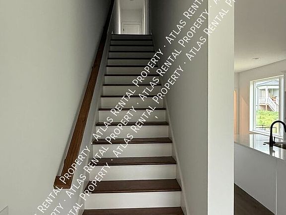 5th image of 1016 E 13th St