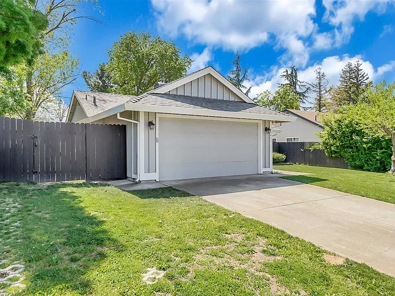 5411 Vichy Cir — Photo 3