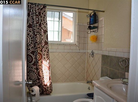 3rd image of 384 Sparling Dr