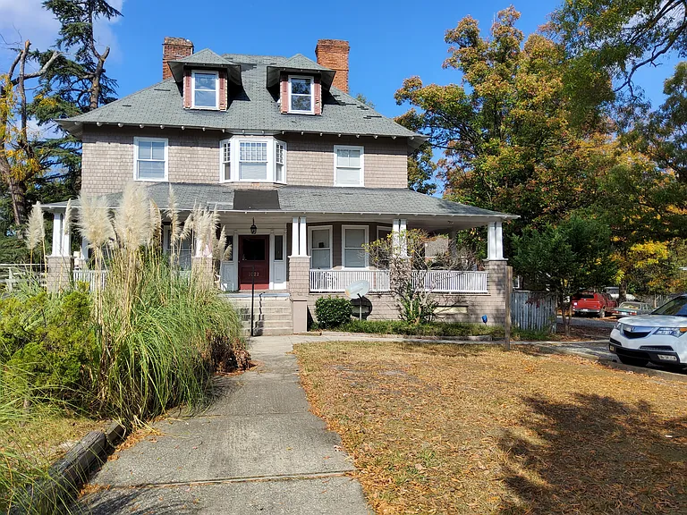 1022 W Market St #35 — Photo 7