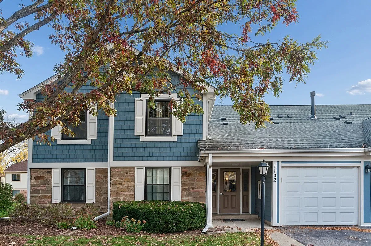 1102 Woodbury Ln — Photo 1