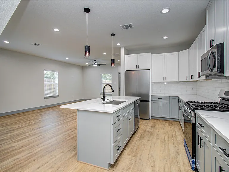 835 S Victory Dr — Photo 15