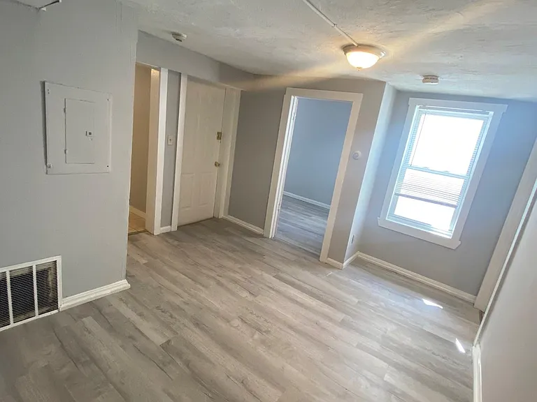 4 Gates St #2R — Photo 1
