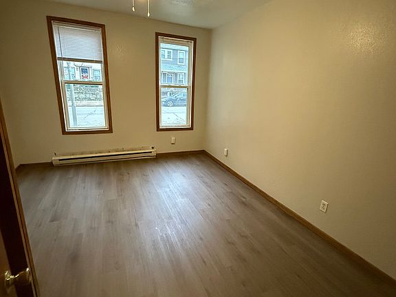 4th image of 553 W Locust St #553