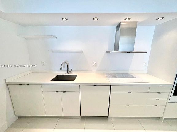 4th image of 19390 Collins Ave APT 1525