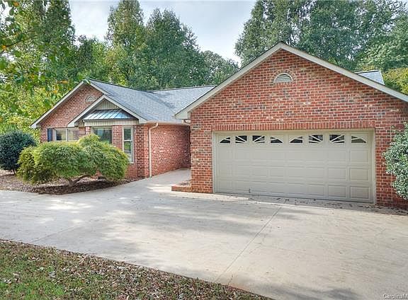 2nd image of 130 Teakwood Ln