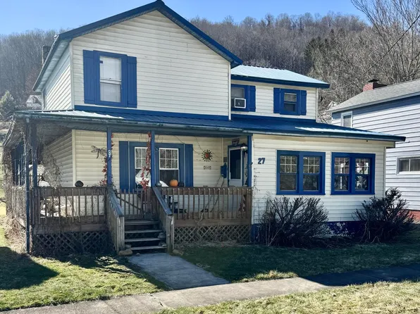 27 Cherry St, Richwood, WV 26261