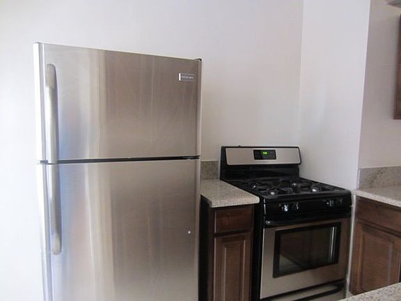 3rd image of 965 N Vendome St APT 102