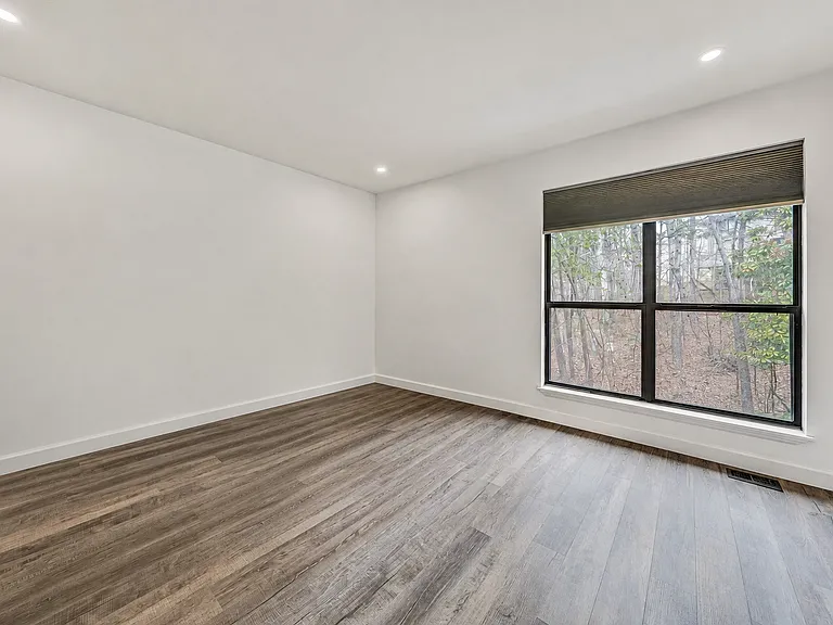 7122 Woods Crossing Dr — Photo 12