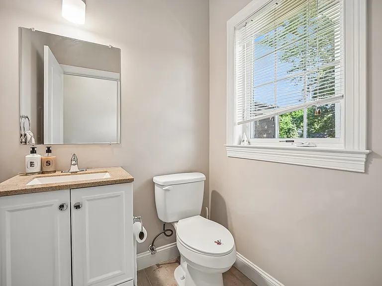 39 Grove St #B — Photo 12