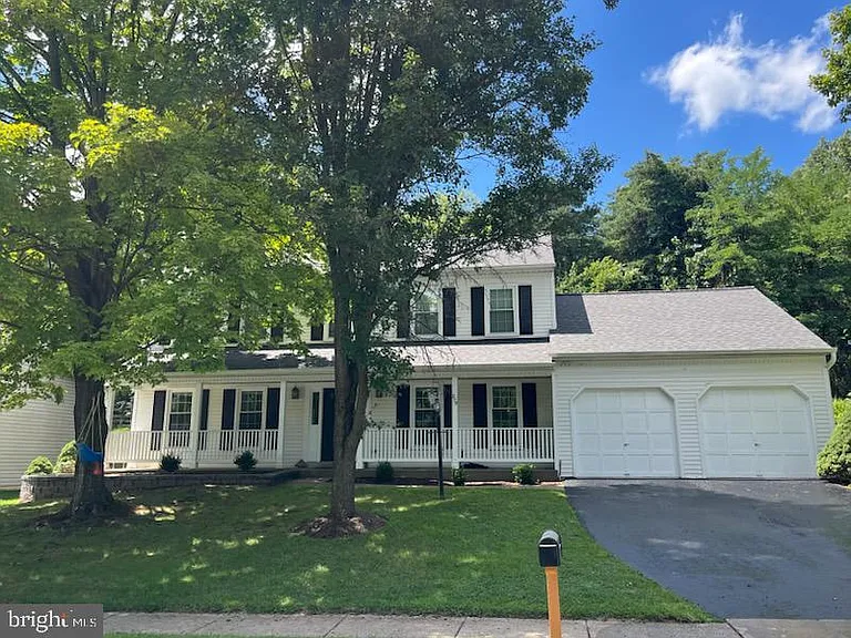 279 Terrie Dr — Photo 1