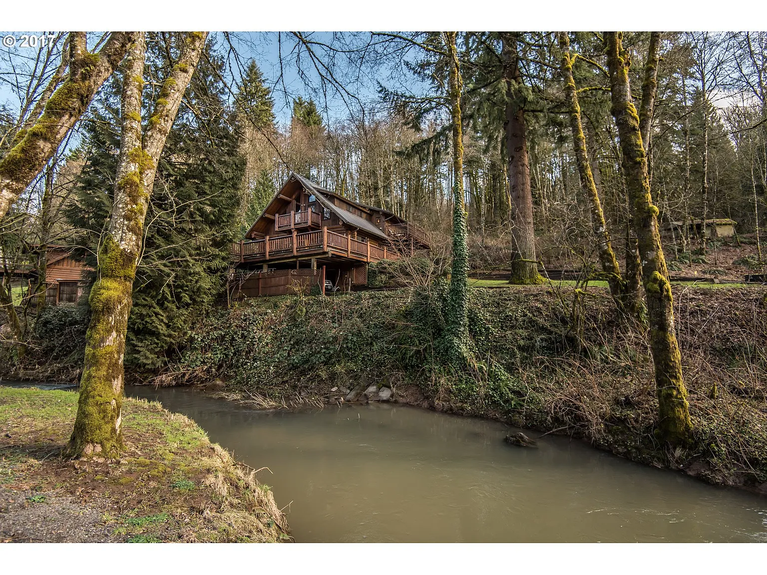 8900 SE Hideaway Ct photo 1