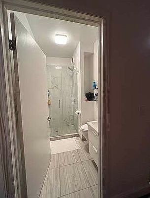4th image of 321 E 83rd St #2F