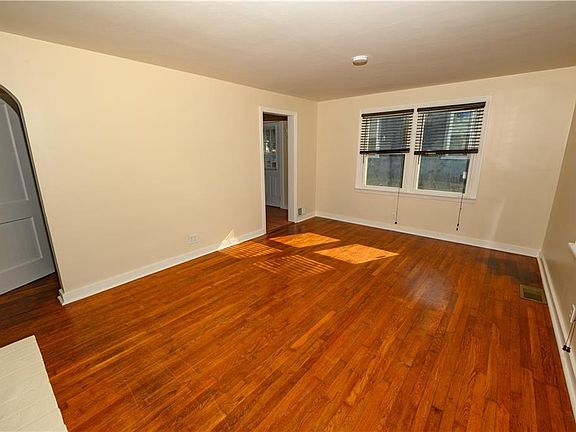 5th image of 108 Garden City Dr
