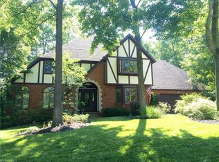 525 Woodbury Dr, Akron, OH