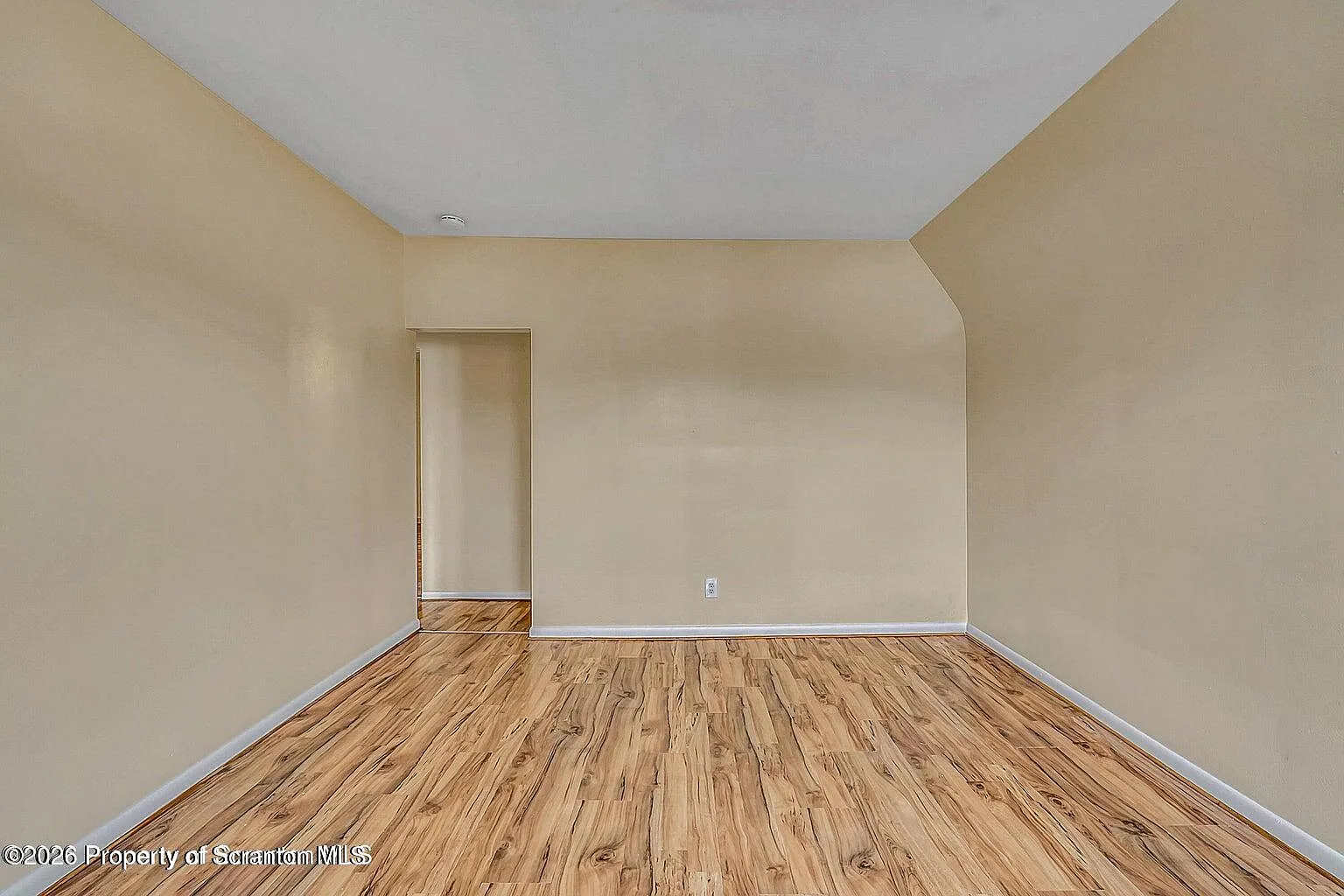 2 bed, 1.0 bath, 761 sqft, $950 — Photo 4