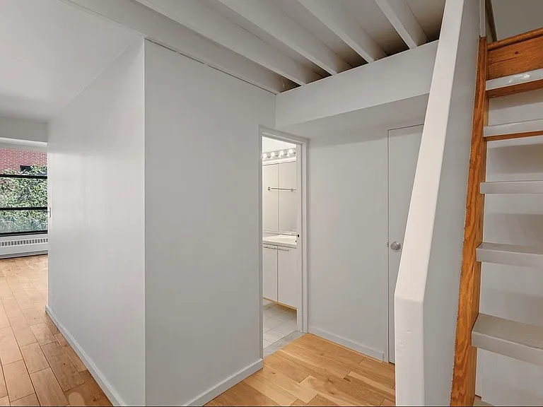 350 E 62nd St #4S — Photo 3