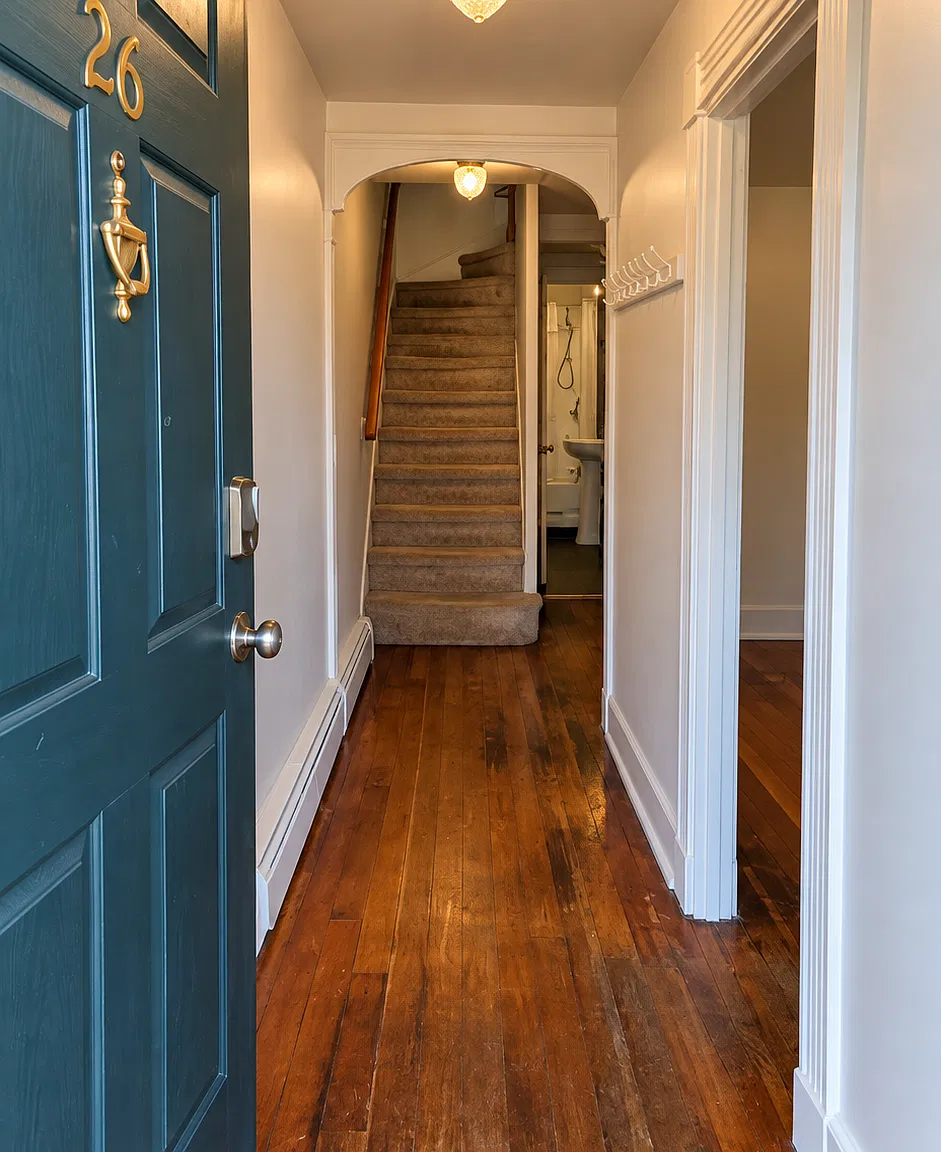 3 bed, 1100 sqft, $2,199 — Photo 2