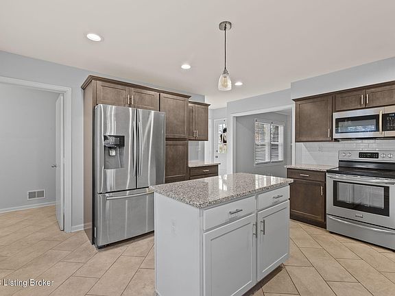 5th image of 419 Whiteheath Ln